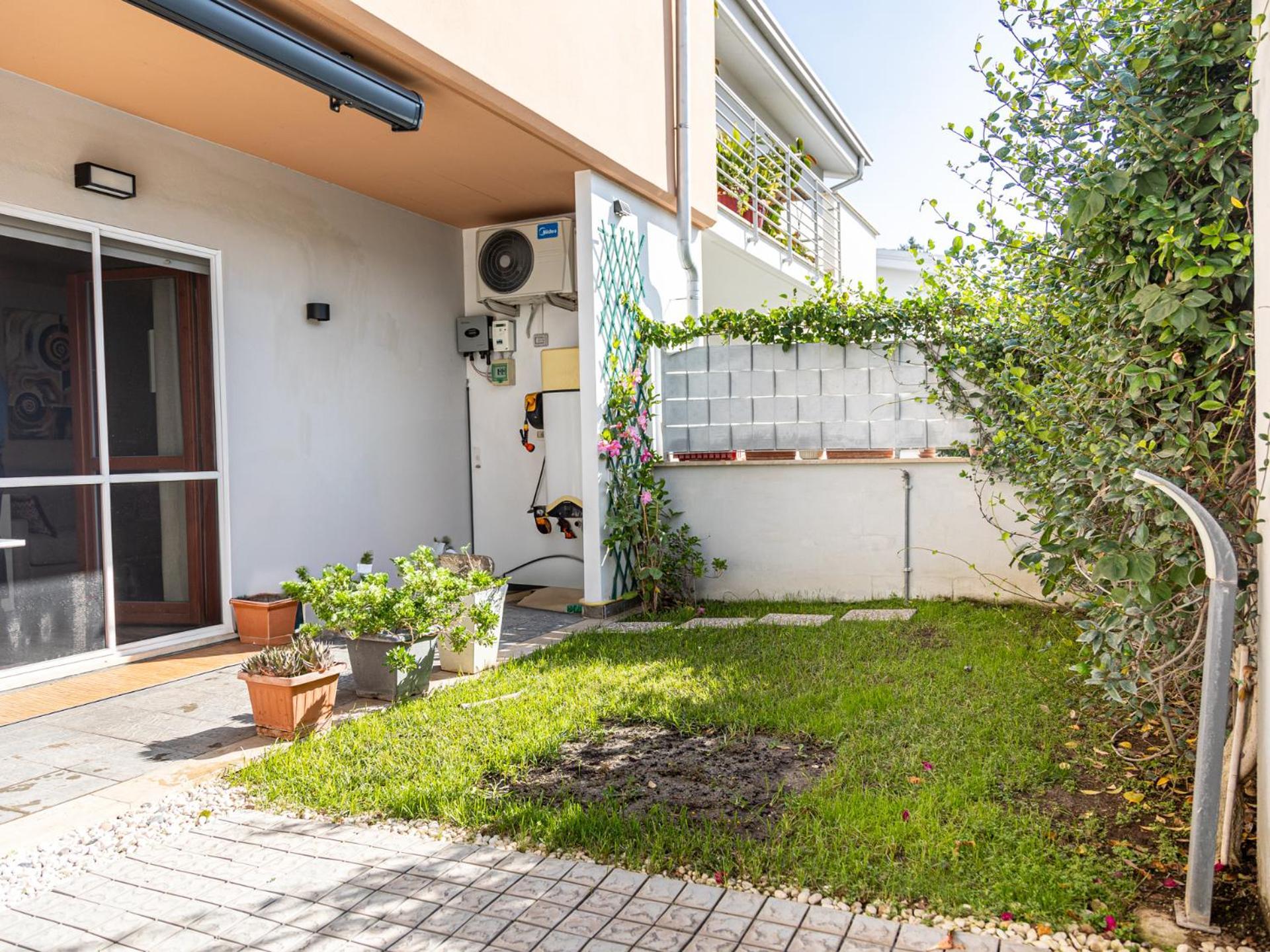Mrb Real Estate - Maison Ludovica - Monolocale Moderno Con Giardino Frattocchie Exterior photo